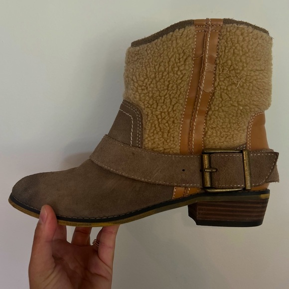 Kelsi Dagger Brooklyn Suede Sherpa Lined Ankle Boot size 8 - Picture 2 of 3